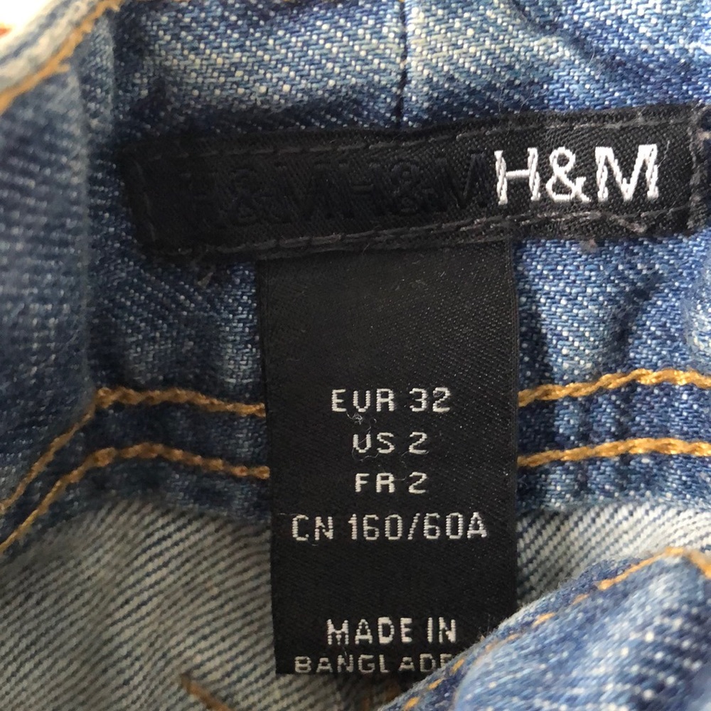 H&M Buckle Back Mini High Rise Denim Skirt - Picture 3 of 4
